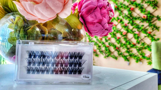 30 eyelash segment refills ranging from 9-15 mm that can be used to test out our eyelashes or to refill your DIY eyelash extension starter kit available online at BlushedZA.