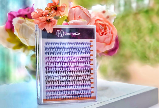 Add a colourful flare to your eyelashes! Our trays include purple, blue, brown, black, add these eyelashes to your eyelash segments for more volume and ease. DIY eyelash extension kits can be customised as needed with eyelash pallete options. Available online at BlushedZA.